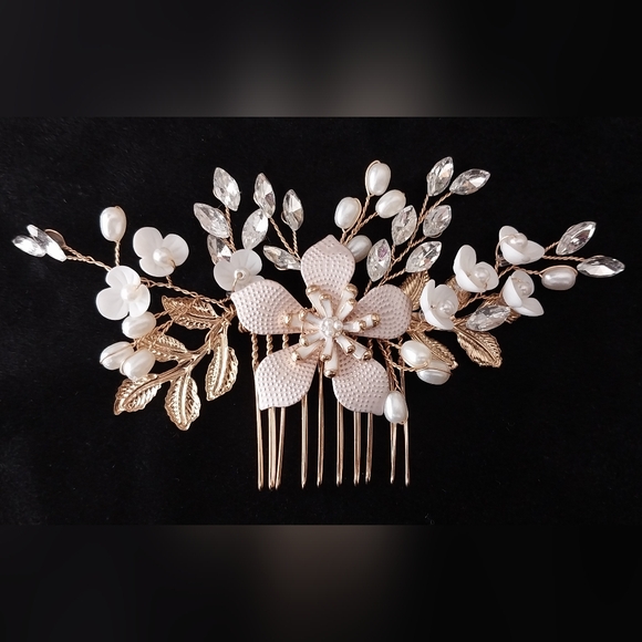 Bridal Haircomb with Enamel Flower - Picture 2 of 3